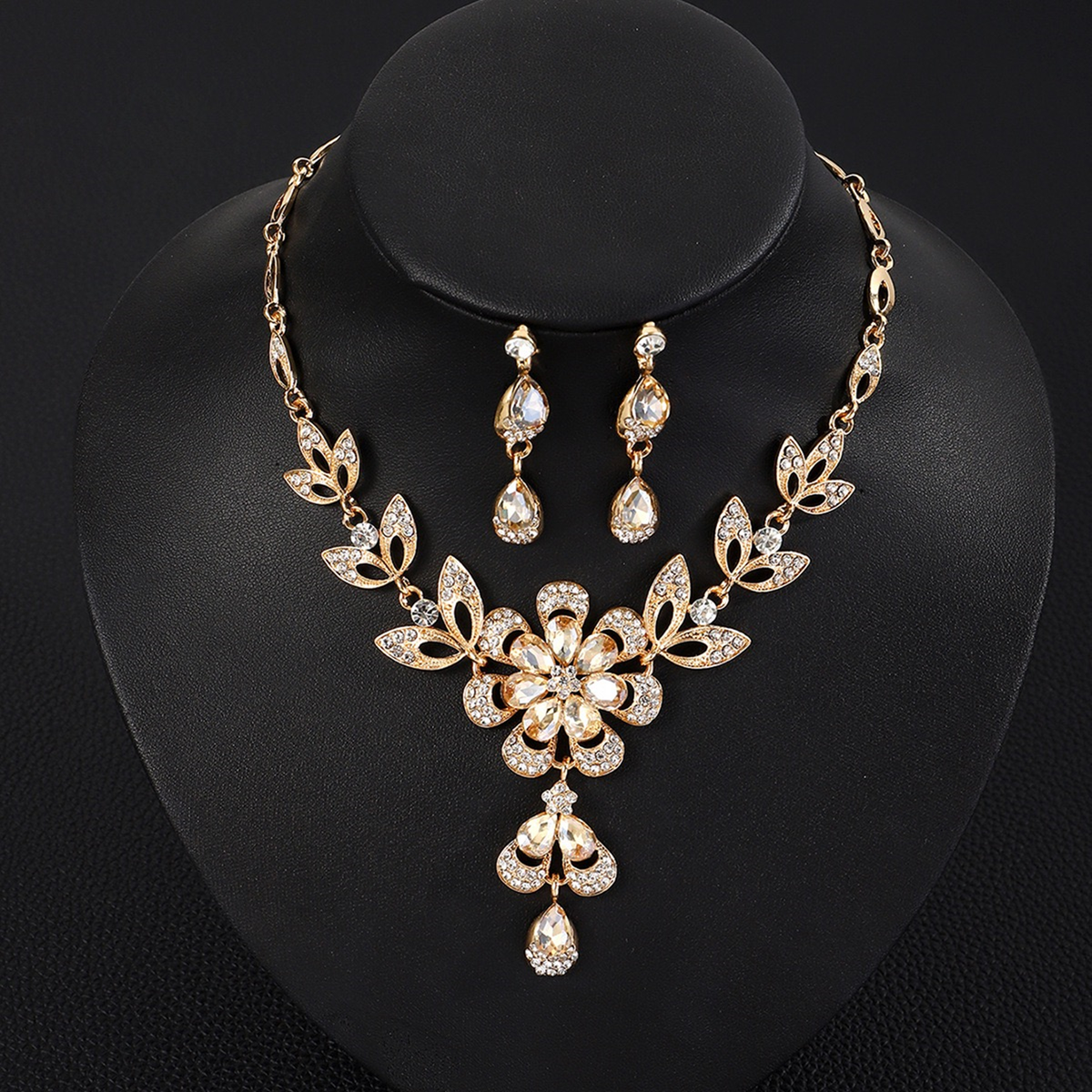 RGM006 Exquisite Emerald Teardrop Crystal Jewelry Set for Anniversary